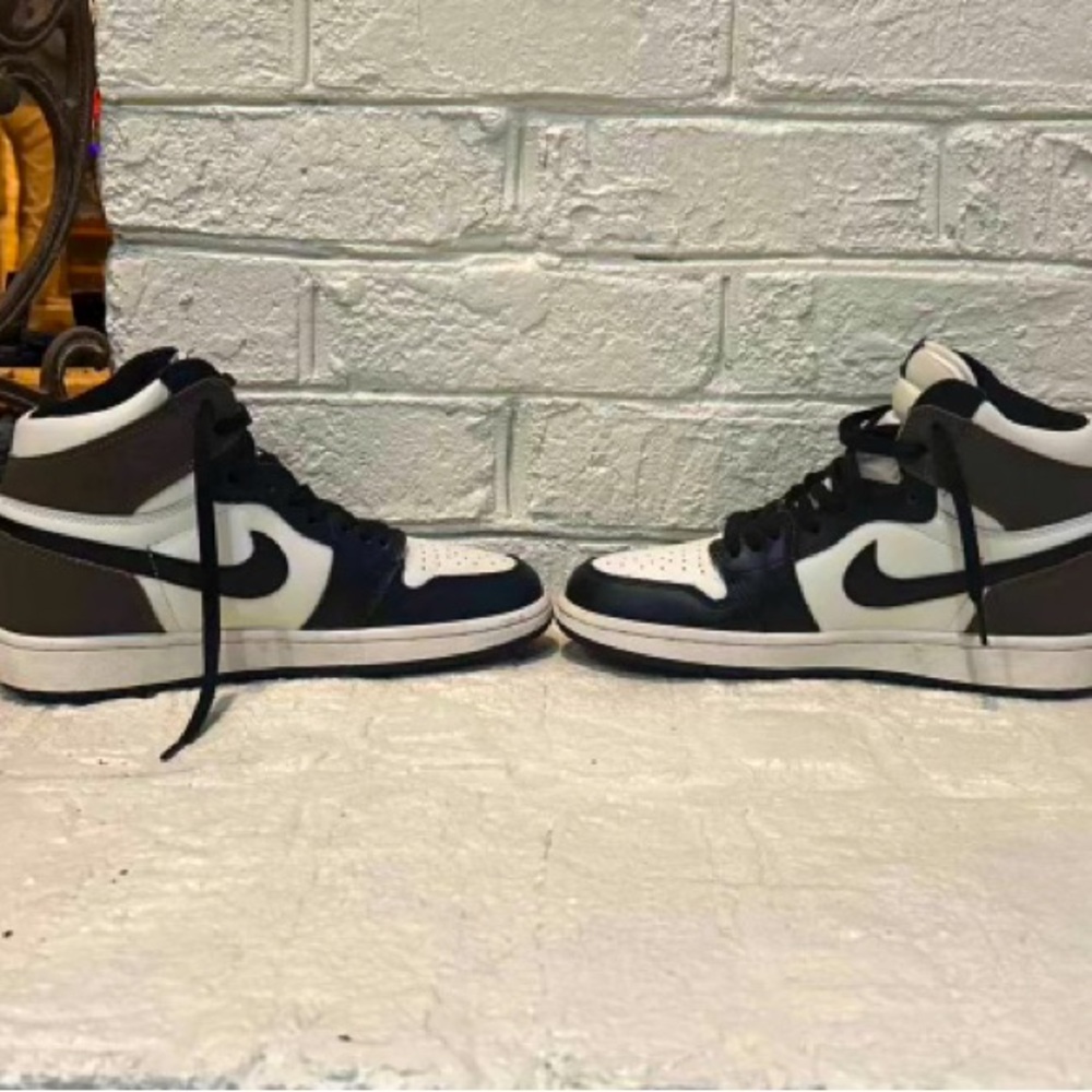 I am selling Air Jordan 1 Retro High OG ‘Dark Mocha’ for $550. Size 7